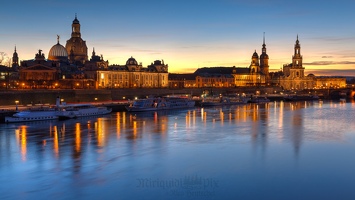 Dresden - Altstadtsilhouette mit Terrassenufer